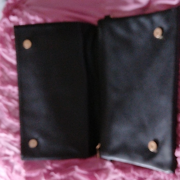 Black clutch with sequined lips👄NWOT - Picture 4 of 7